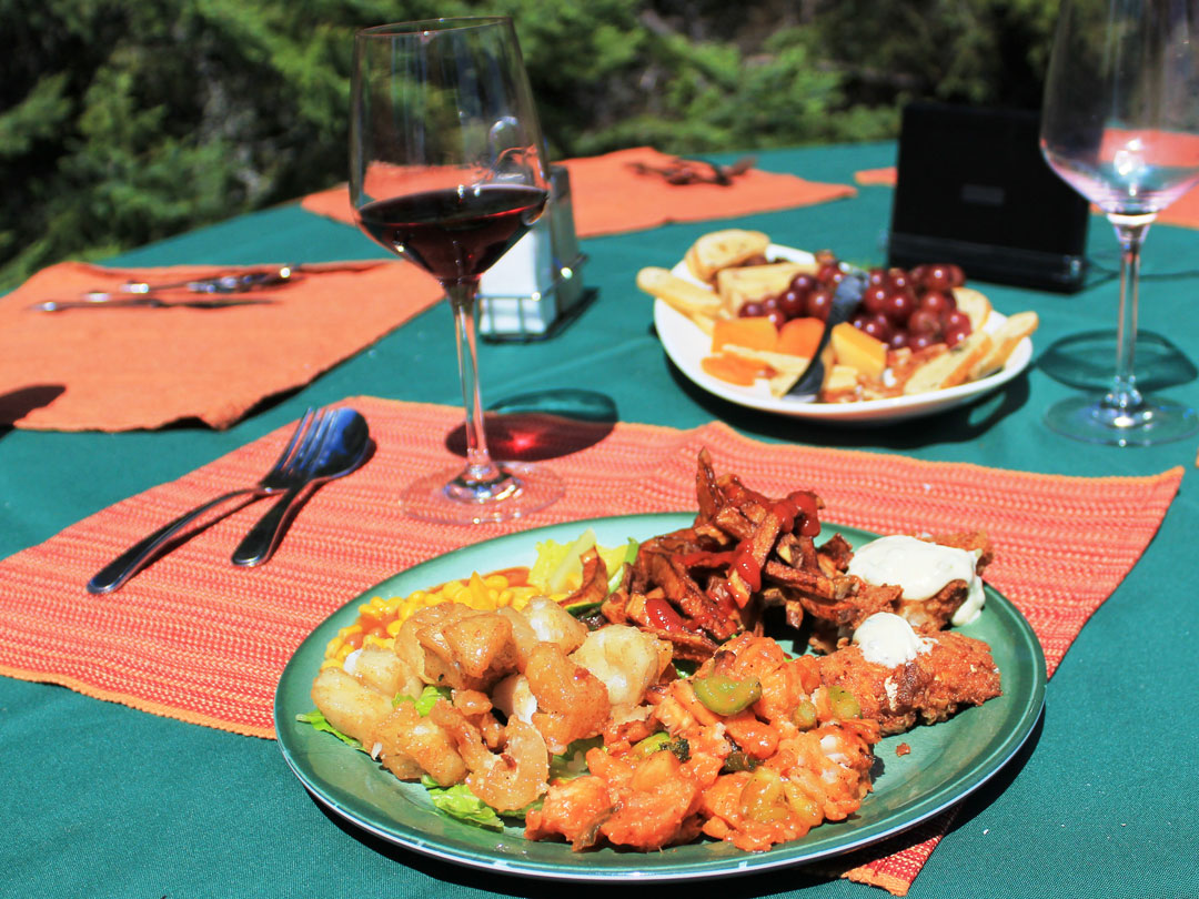 Fine Dining On Utik Lake - North Haven Resort Shore Lunch